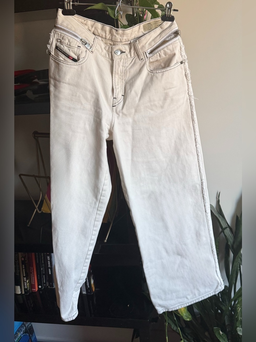 Authentic - RARE Diesel Off-White Zippered Denim bootcut / boyfriend jeans
